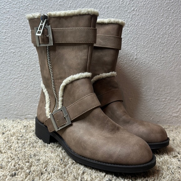 CHARLES BY CHARLES DAVID Chestnut Camper Faux Fur Moto Motorcycle Boots sz 7.5 - Picture 1 of 13